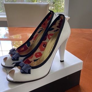Marc by Marc Jacobs white leather pumps